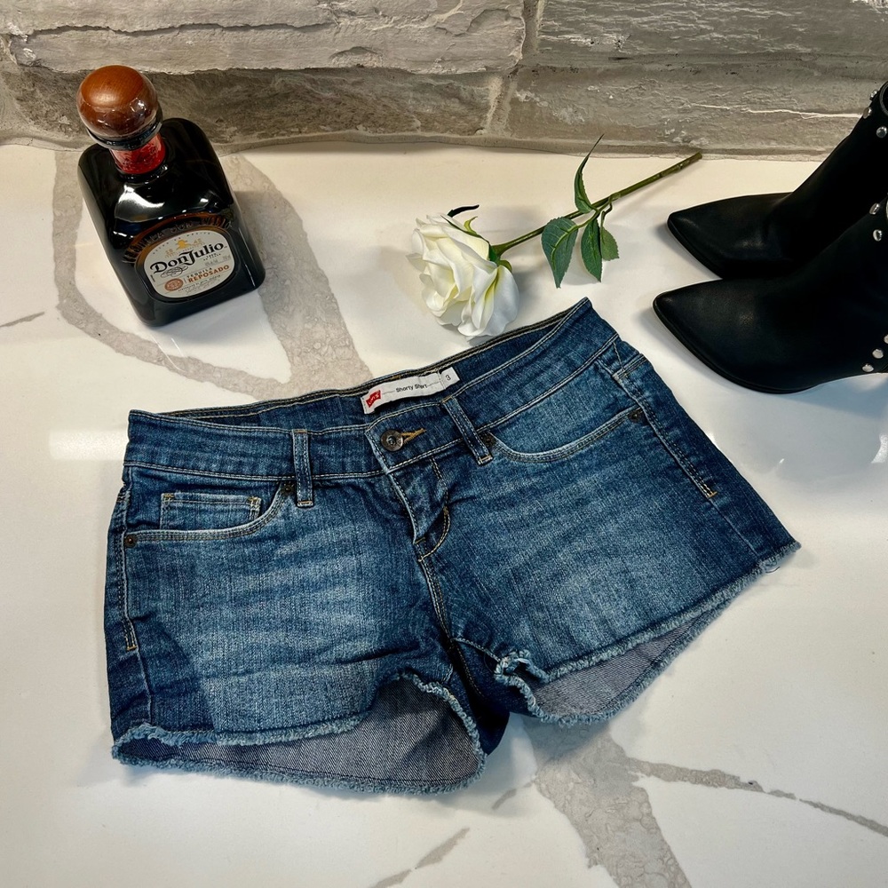 Size 3 Levi’s Shorts!